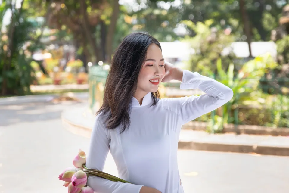 Dẫn chương trình toạ đàm sinh viên